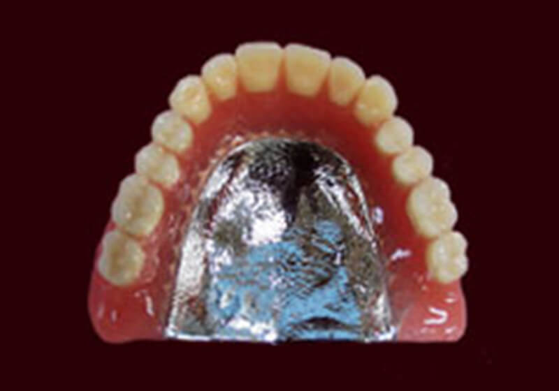 金属床(コバルト、チタン、ゴールド)